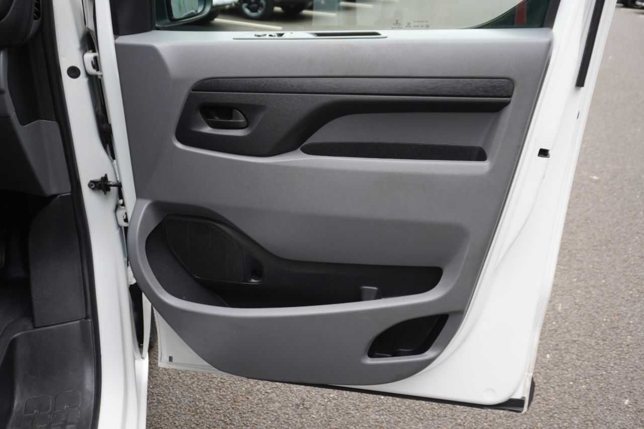 2022 PEUGEOT EXPERT 1.5 BlueHDi 1000 Professional Premium Standard Panel Van 6dr Diesel Manual - vehicle photo 19 for sale on PureCar