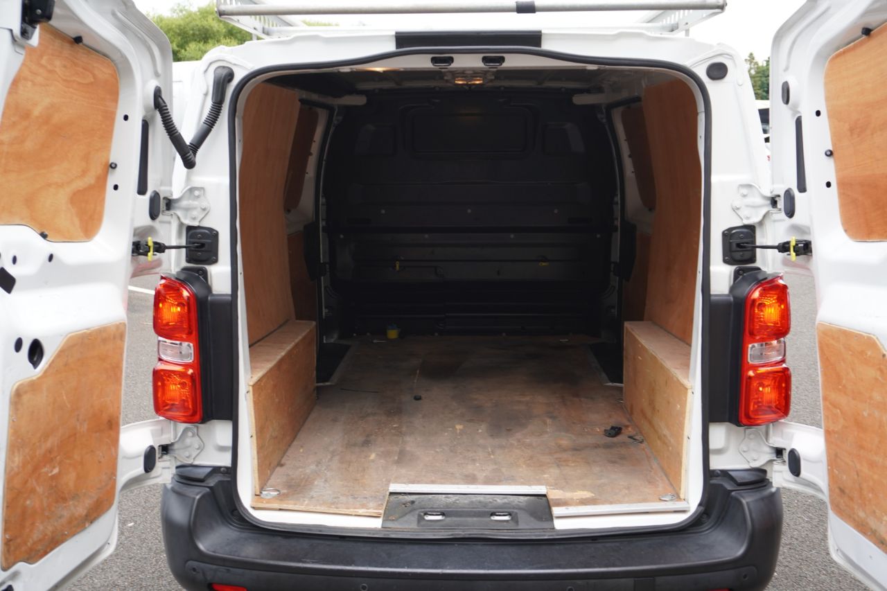 2022 PEUGEOT EXPERT 1.5 BlueHDi 1000 Professional Premium Standard Panel Van 6dr Diesel Manual - vehicle photo 18 for sale on PureCar
