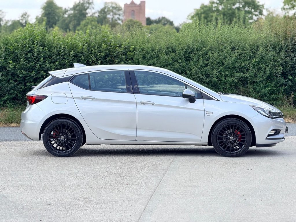 USED 2017 VAUXHALL ASTRA 1.6 CDTi ecoFLEX Elite Nav Hatchback 5dr Diesel Manual Euro 6 (s/s) (110 ps) 7 Services|Rear & Front Sensors|SatNav|Heated Seats|Heated Steering|