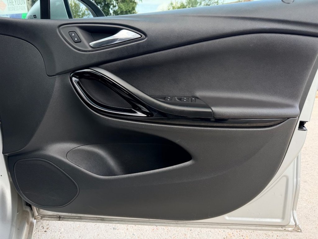 USED 2017 VAUXHALL ASTRA 1.6 CDTi ecoFLEX Elite Nav Hatchback 5dr Diesel Manual Euro 6 (s/s) (110 ps) 7 Services|Rear & Front Sensors|SatNav|Heated Seats|Heated Steering|