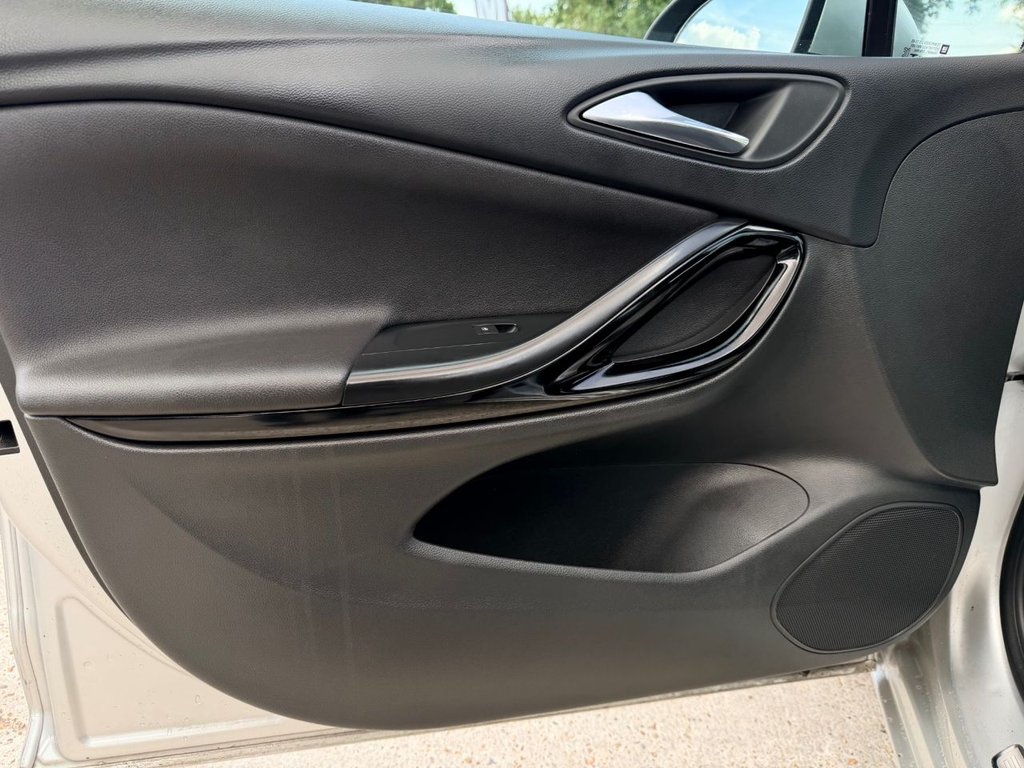 USED 2017 VAUXHALL ASTRA 1.6 CDTi ecoFLEX Elite Nav Hatchback 5dr Diesel Manual Euro 6 (s/s) (110 ps) 7 Services|Rear & Front Sensors|SatNav|Heated Seats|Heated Steering|
