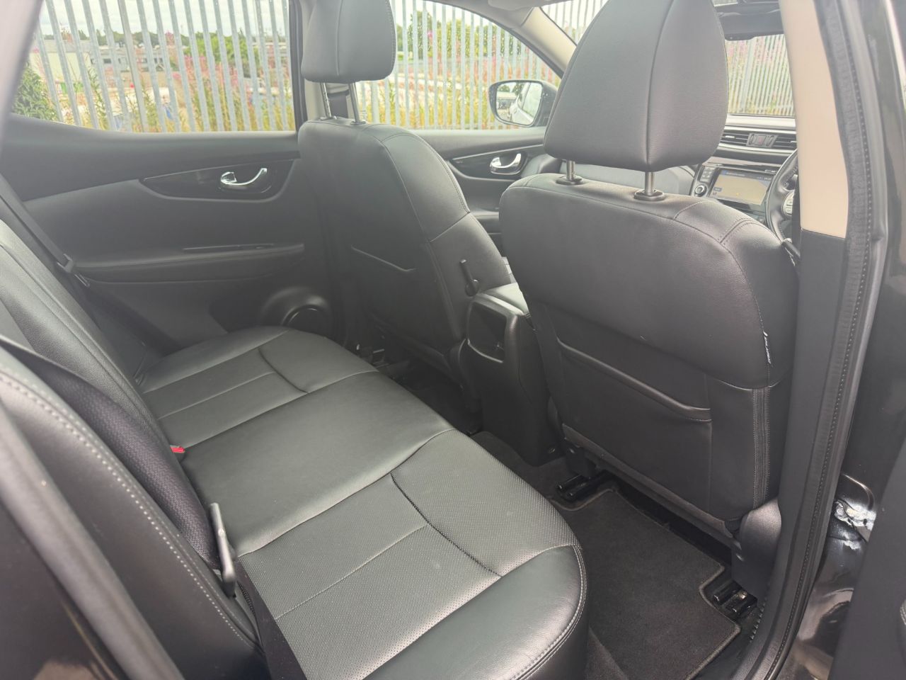 2015 NISSAN QASHQAI 1.5 dCi Tekna SUV 5dr Diesel Manual 2WD Euro 6 (s/s) (110 ps) - vehicle photo 8 for sale on PureCar