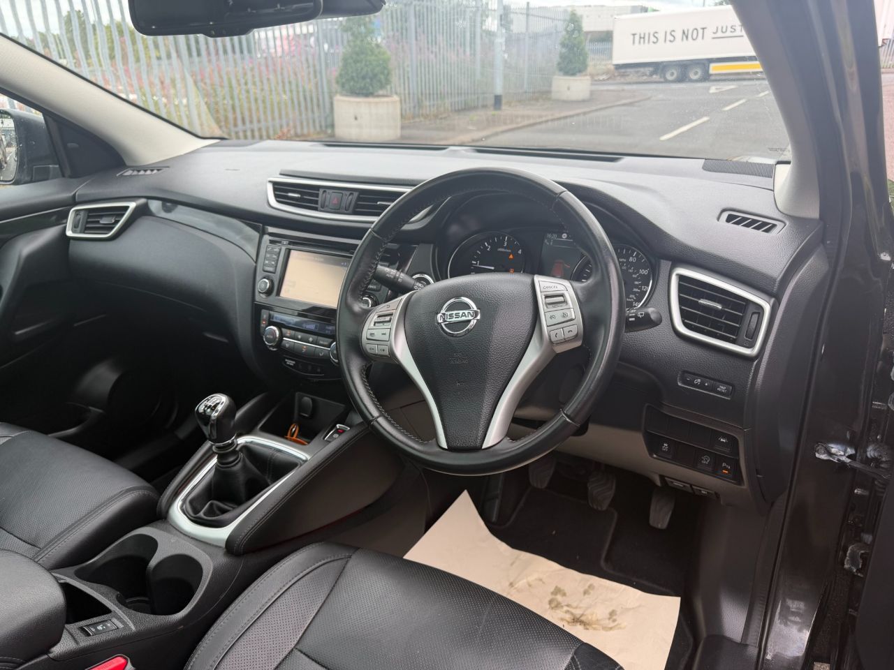 2015 NISSAN QASHQAI 1.5 dCi Tekna SUV 5dr Diesel Manual 2WD Euro 6 (s/s) (110 ps) - vehicle photo 9 for sale on PureCar