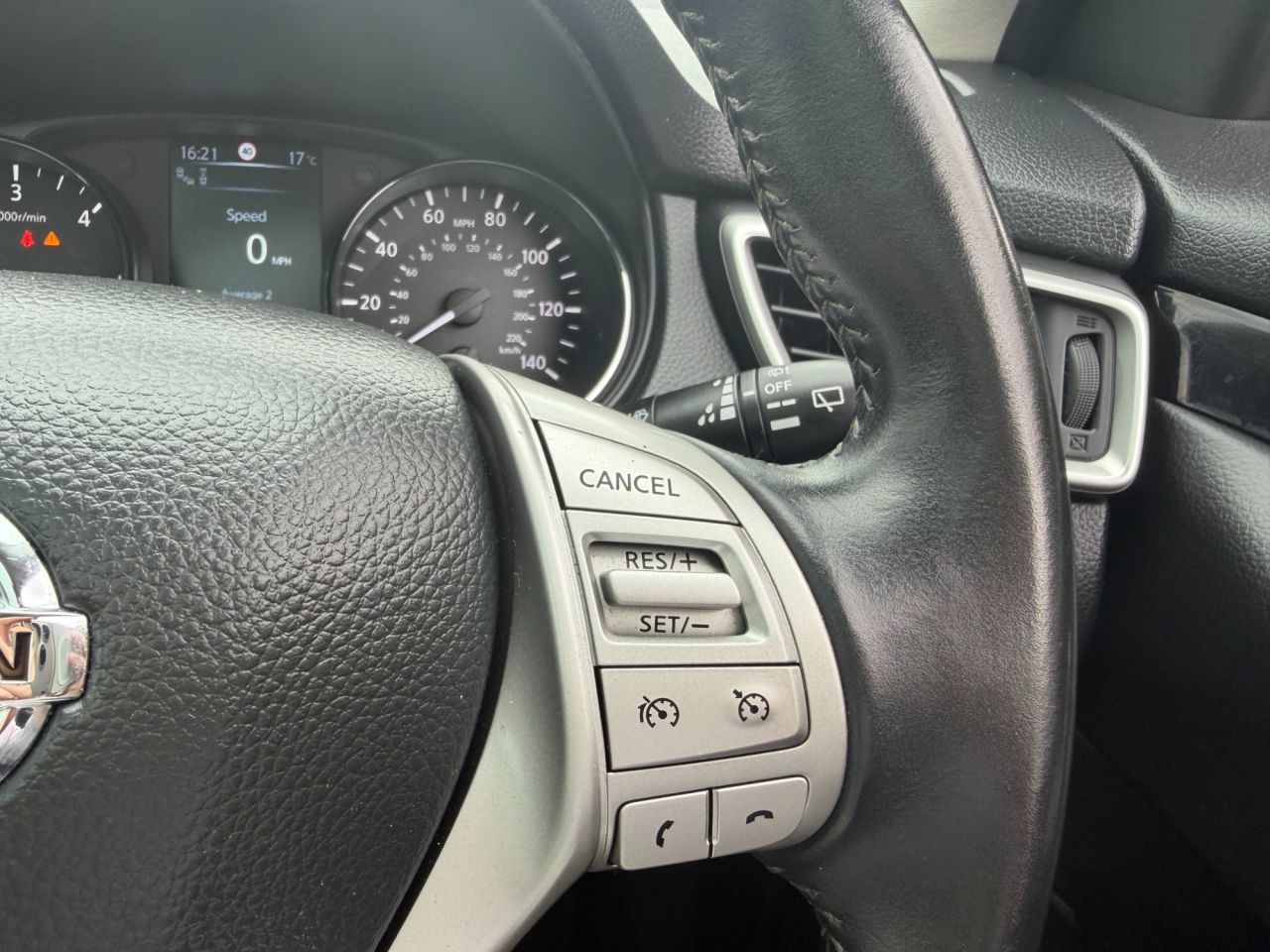 2015 NISSAN QASHQAI 1.5 dCi Tekna SUV 5dr Diesel Manual 2WD Euro 6 (s/s) (110 ps) - vehicle photo 12 for sale on PureCar