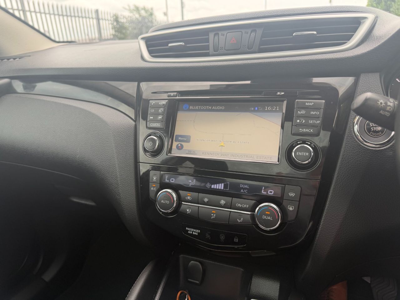 2015 NISSAN QASHQAI 1.5 dCi Tekna SUV 5dr Diesel Manual 2WD Euro 6 (s/s) (110 ps) - vehicle photo 13 for sale on PureCar