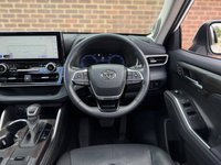 USED 2023 73 TOYOTA HIGHLANDER 2.5 VVT-h Excel SUV 5dr Petrol Hybrid CVT 4WD Euro 6 (s/s) (248 ps) 