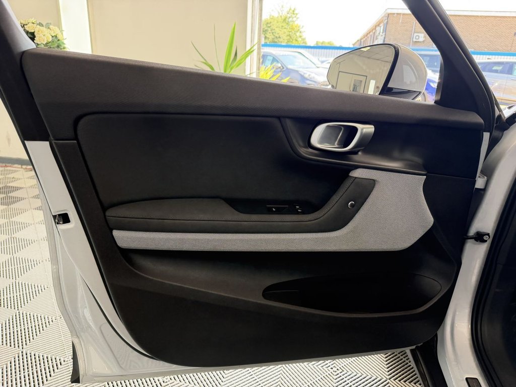 USED 2024 24 POLESTAR POLESTAR 2 Single Motor 69kWh Standard Range Fastback 5dr Electric Auto RWD (272 ps) 