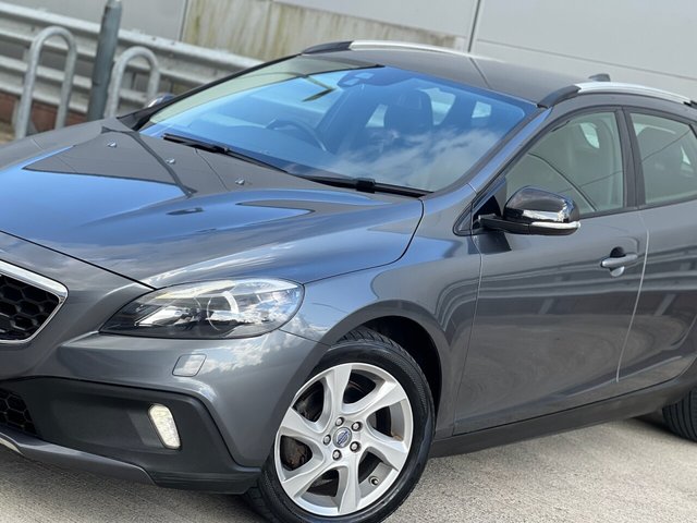 View our VOLVO V40 CROSS COUNTRY