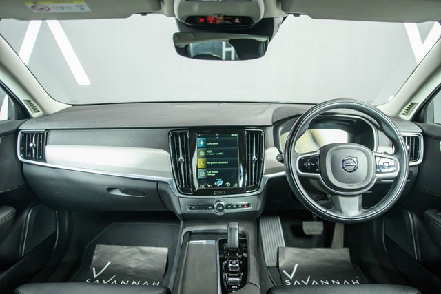 View our VOLVO V90