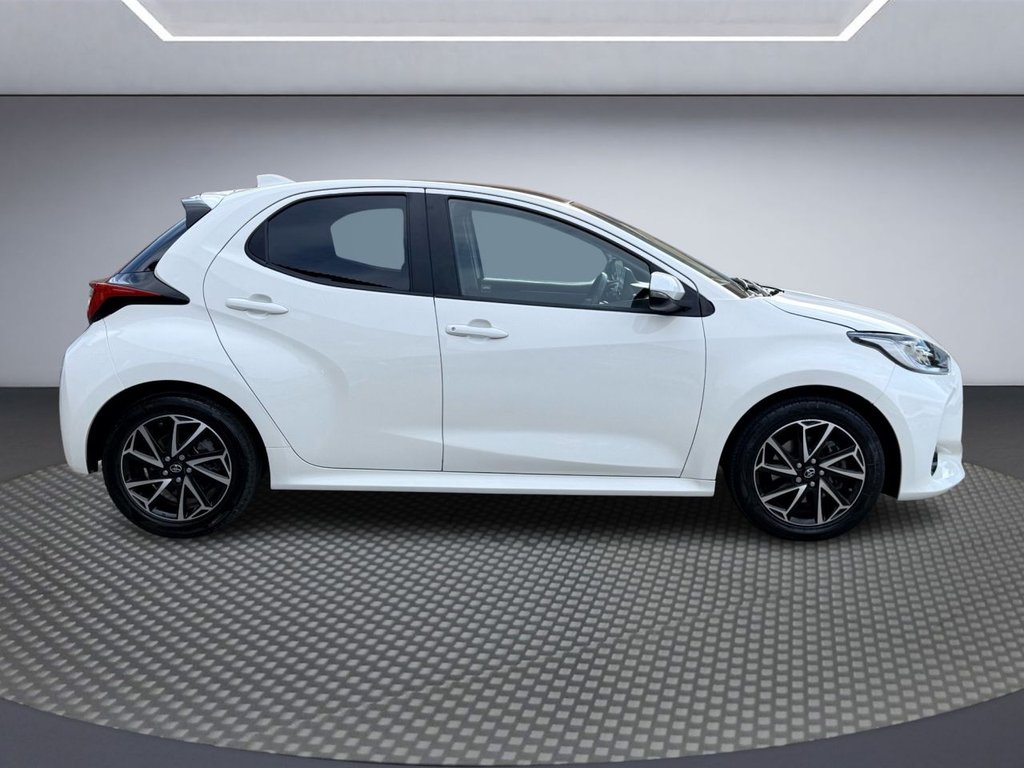 USED 2022 72 TOYOTA YARIS 1.5 VVT-h Design Hatchback 5dr Petrol Hybrid E-CVT Euro 6 (s/s) (116 ps) PAN ROOF+APPLE CARPLAY+R/CAM+XENON