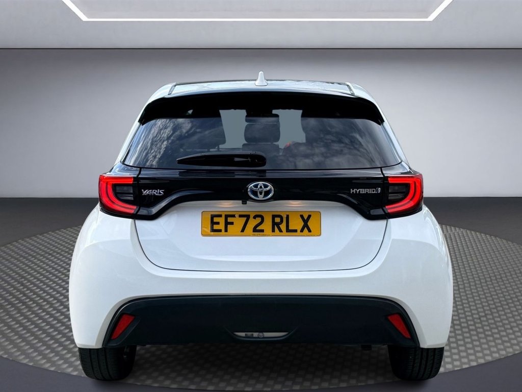 USED 2022 72 TOYOTA YARIS 1.5 VVT-h Design Hatchback 5dr Petrol Hybrid E-CVT Euro 6 (s/s) (116 ps) PAN ROOF+APPLE CARPLAY+R/CAM+XENON