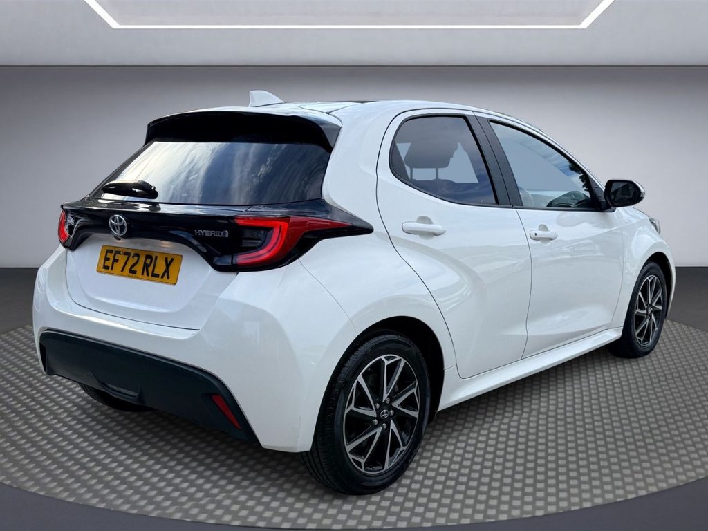 USED 2022 72 TOYOTA YARIS 1.5 VVT-h Design Hatchback 5dr Petrol Hybrid E-CVT Euro 6 (s/s) (116 ps) PAN ROOF+APPLE CARPLAY+R/CAM+XENON