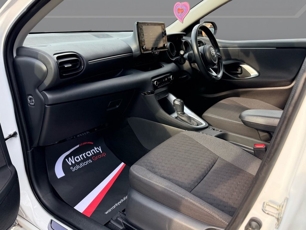 USED 2022 72 TOYOTA YARIS 1.5 VVT-h Design Hatchback 5dr Petrol Hybrid E-CVT Euro 6 (s/s) (116 ps) PAN ROOF+APPLE CARPLAY+R/CAM+XENON