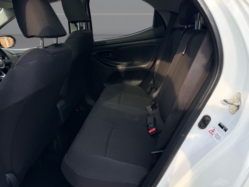 USED 2022 72 TOYOTA YARIS 1.5 VVT-h Design Hatchback 5dr Petrol Hybrid E-CVT Euro 6 (s/s) (116 ps) PAN ROOF+APPLE CARPLAY+R/CAM+XENON