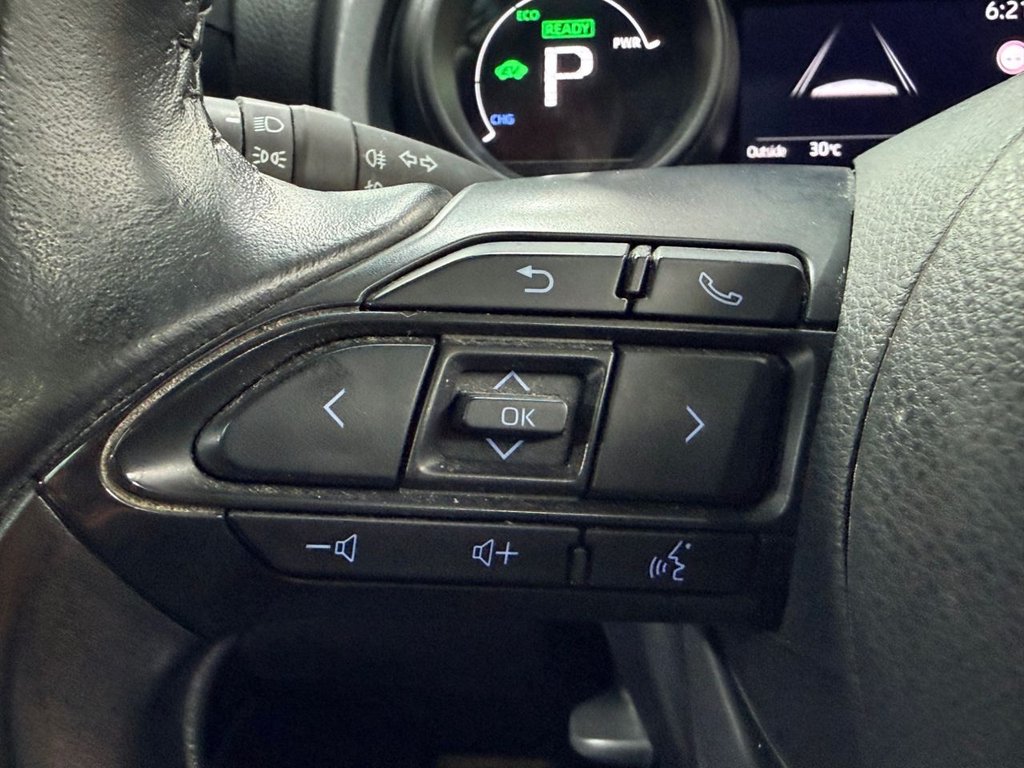 USED 2022 72 TOYOTA YARIS 1.5 VVT-h Design Hatchback 5dr Petrol Hybrid E-CVT Euro 6 (s/s) (116 ps) PAN ROOF+APPLE CARPLAY+R/CAM+XENON