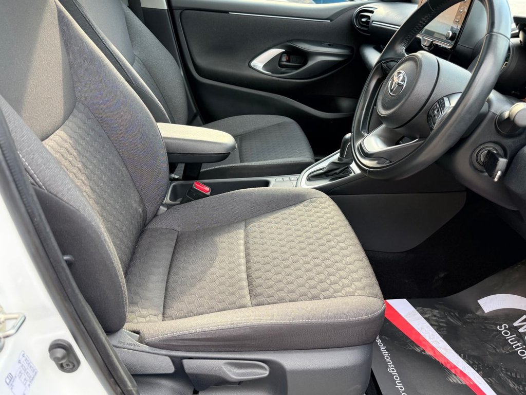 USED 2022 72 TOYOTA YARIS 1.5 VVT-h Design Hatchback 5dr Petrol Hybrid E-CVT Euro 6 (s/s) (116 ps) PAN ROOF+APPLE CARPLAY+R/CAM+XENON