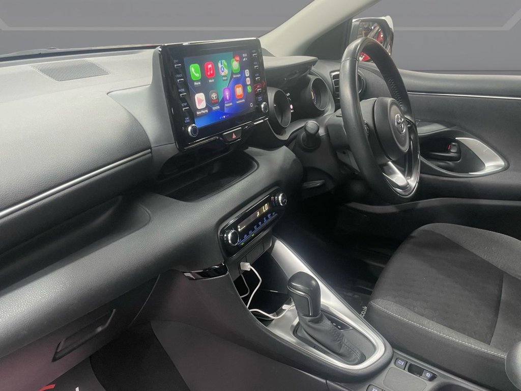 USED 2022 72 TOYOTA YARIS 1.5 VVT-h Design Hatchback 5dr Petrol Hybrid E-CVT Euro 6 (s/s) (116 ps) PAN ROOF+APPLE CARPLAY+R/CAM+XENON