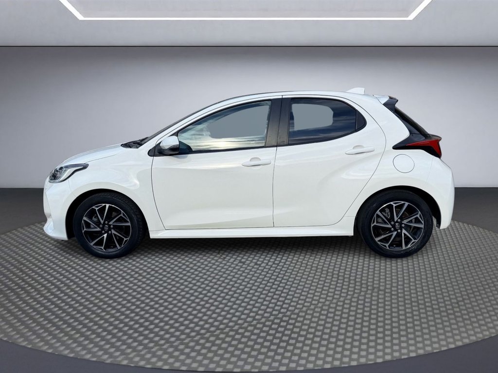 USED 2022 72 TOYOTA YARIS 1.5 VVT-h Design Hatchback 5dr Petrol Hybrid E-CVT Euro 6 (s/s) (116 ps) PAN ROOF+APPLE CARPLAY+R/CAM+XENON