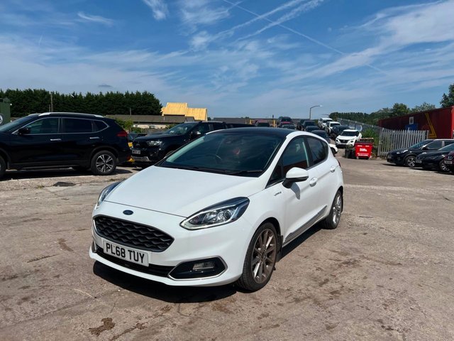 2019 68 FORD FIESTA 1.0T EcoBoost GPF Vignale Hatchback 5dr Petrol Auto Euro 6 (s/s) (100 ps)+2 KEYS+HISTORY+1 FORMER KEEPER+HEATED SEATS+SUNROOF+SENSORS+CAMERA+AUTOMATIC+FOLDING MIRRORS+NAV+APPLECARPLAY+USB+AUX+DAB+MEDIA+CRUISE+KEYLESS ENTRY AND START+ALLOYS+HPI CLEAR+VOSA MOT HISTORY,+FULL DEALER FACILITIES+GOOD MPG 2 KEYS+HISTORY+1 FORMER KEEPER+HEATED SEATS+SUNROOF+SENSORS+CAMERA+AUTOMATIC+FOLDING MIRRORS+NAV+APPLECARPLAY+USB+AUX+DAB+MEDIA+CRUISE+KEYLESS ENTRY AND START+ALLOYS+HPI CLEAR