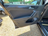 USED 2020 70 VOLKSWAGEN TIGUAN 2.0 TDI SEL SUV 5dr Diesel DSG Euro 6 (s/s) (150 ps) Panoramic Sunroof/ABS