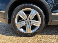 USED 2020 70 VOLKSWAGEN TIGUAN 2.0 TDI SEL SUV 5dr Diesel DSG Euro 6 (s/s) (150 ps) Panoramic Sunroof/ABS