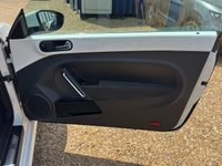 USED 2013 13 VOLKSWAGEN BEETLE 1.6 TDI BlueMotion Tech Design Hatchback 3dr Diesel Manual Euro 5 (s/s) (105 ps) ABS AND AIR CON