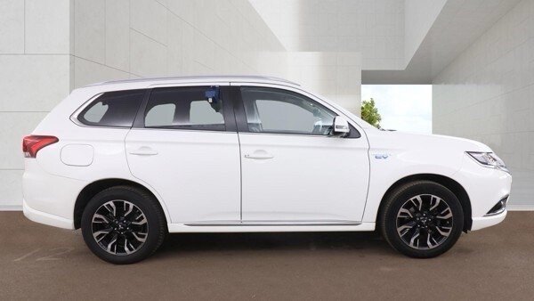 USED 2018 18 MITSUBISHI OUTLANDER 2.0h 12kWh 4h SUV 5dr Petrol Plug-in Hybrid CVT 4WD Euro 6 (s/s) (200 ps) &pound;ZERO DEPOSIT FINANCE