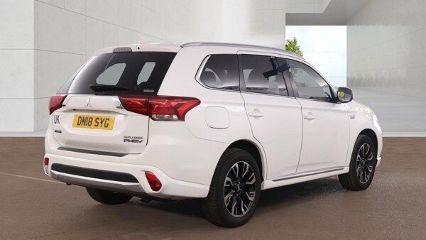 USED 2018 18 MITSUBISHI OUTLANDER 2.0h 12kWh 4h SUV 5dr Petrol Plug-in Hybrid CVT 4WD Euro 6 (s/s) (200 ps) &pound;ZERO DEPOSIT FINANCE