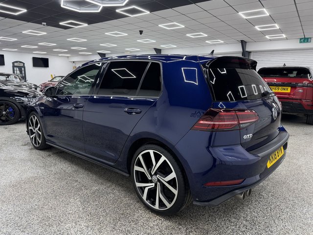View our VOLKSWAGEN GOLF