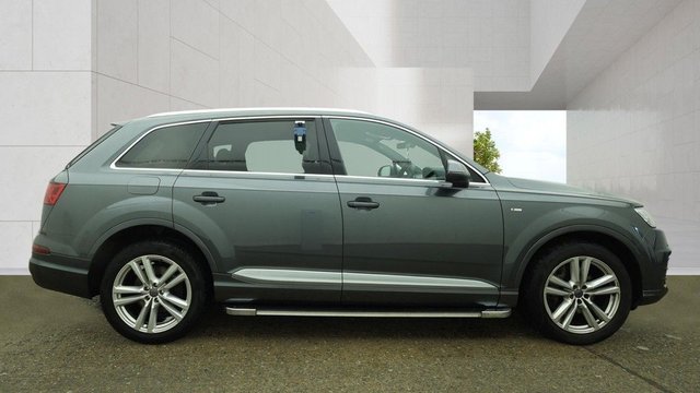 View our AUDI Q7