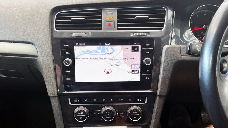 2019 Volkswagen Golf in white — photo 6 of 10