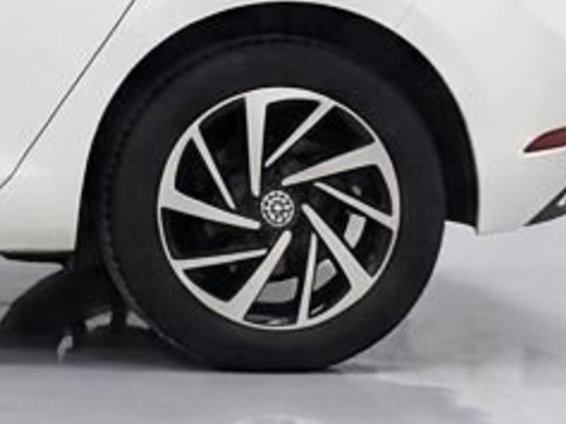 2019 Volkswagen Golf in white — photo 7 of 14