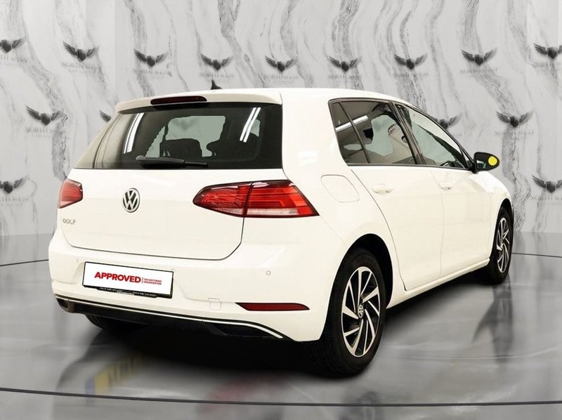 2019 Volkswagen Golf in white — photo 6 of 14