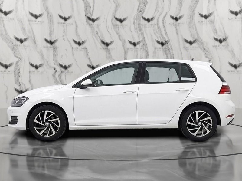 2019 Volkswagen Golf in white — photo 8 of 14