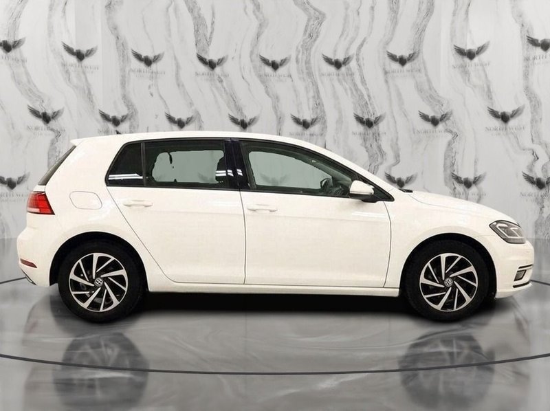 2019 Volkswagen Golf in white — photo 9 of 14