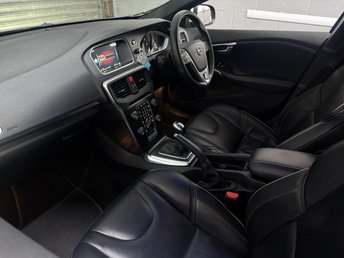 View our VOLVO V40