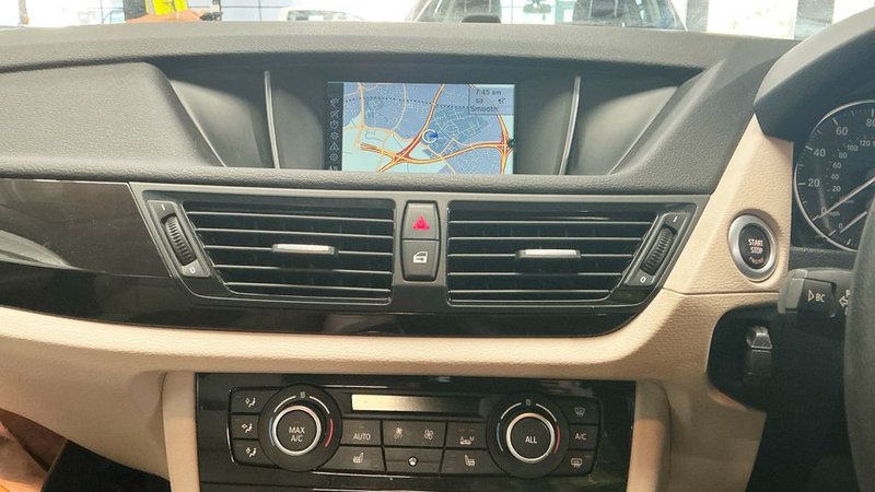 2013 BMW X1 in silver — photo 7 of 12