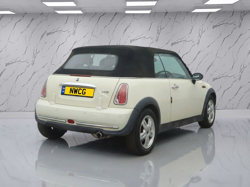 2008 MINI Convertible in white — photo 4 of 11