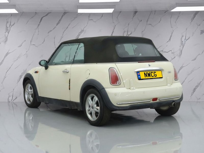 2008 MINI Convertible in white — photo 3 of 11