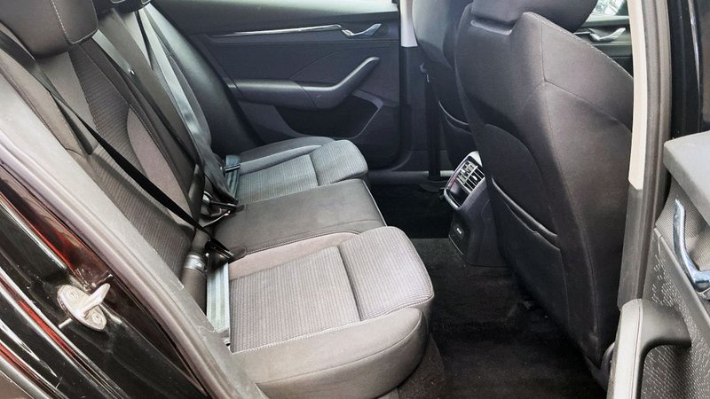 2022 Škoda Octavia in black — photo 10 of 11