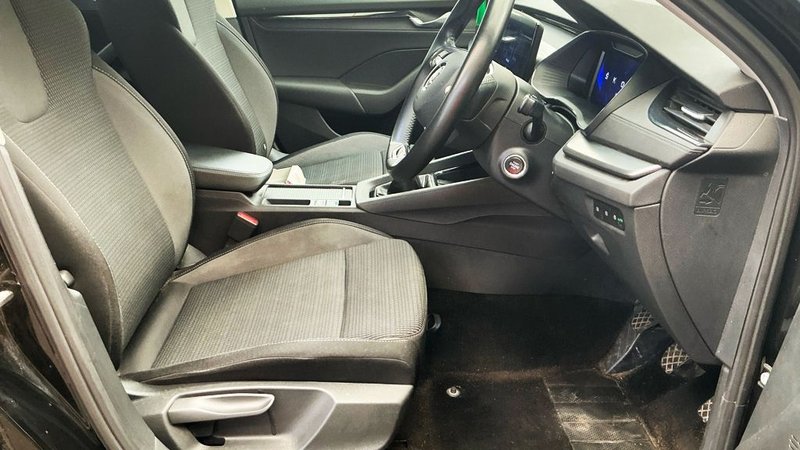 2022 Škoda Octavia in black — photo 9 of 11