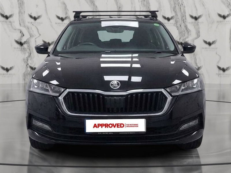 2022 Škoda Octavia in black — photo 2 of 14