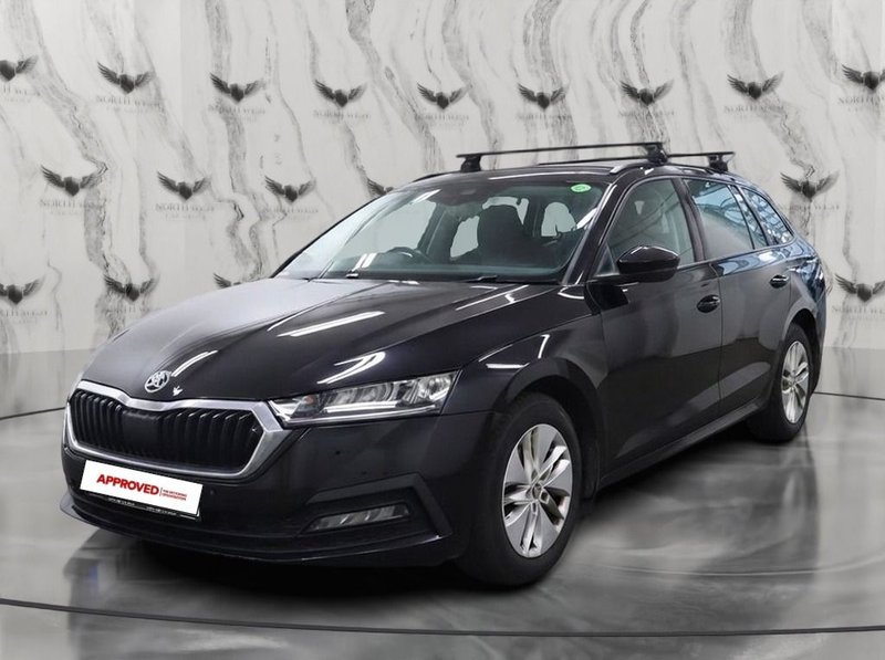 2022 Škoda Octavia in black — photo 3 of 14