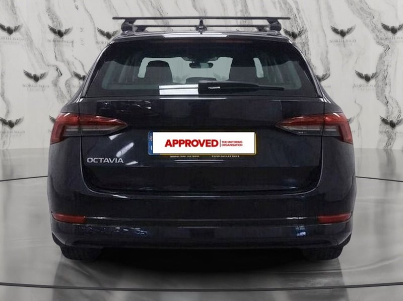 2022 Škoda Octavia in black — photo 5 of 14