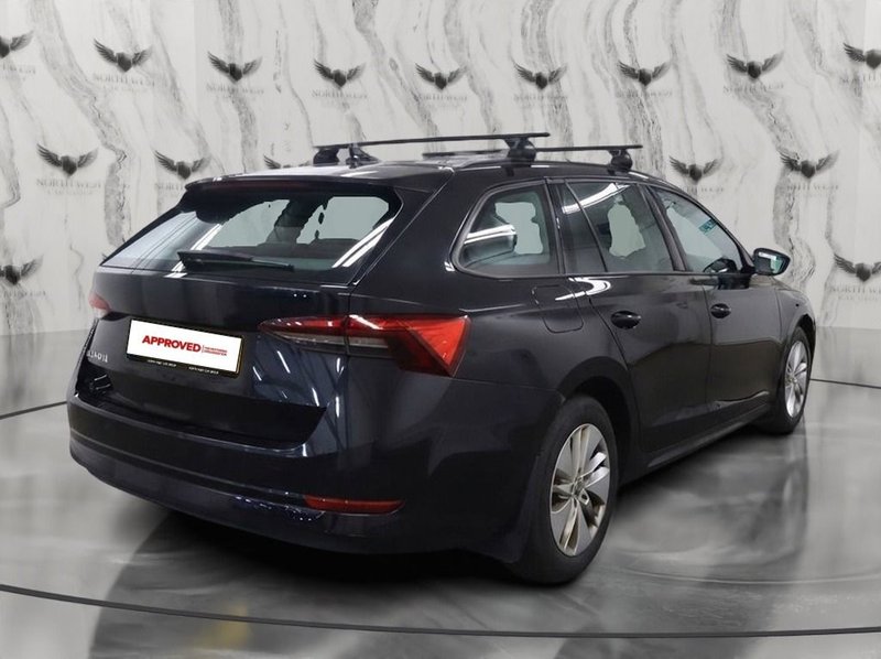 2022 Škoda Octavia in black — photo 6 of 14