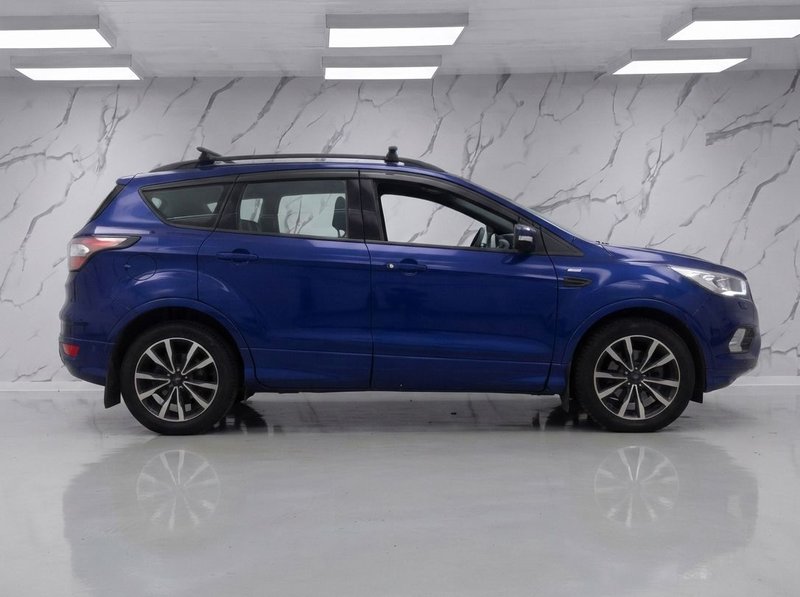 2017 Ford Kuga in blue — photo 5 of 10
