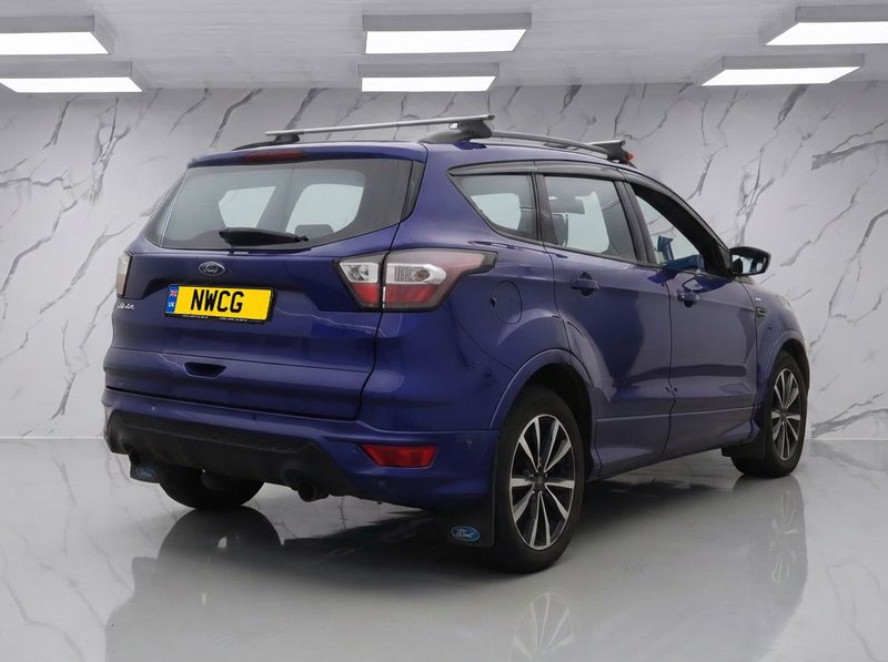 2017 Ford Kuga in blue — photo 4 of 10