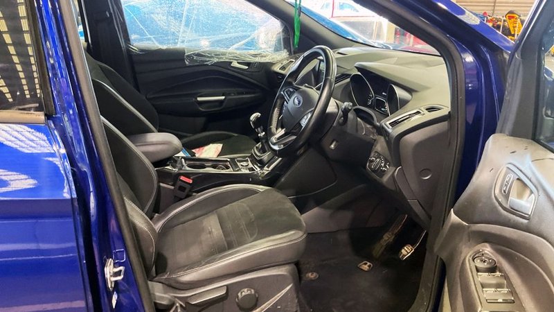 2017 Ford Kuga in blue — photo 8 of 10