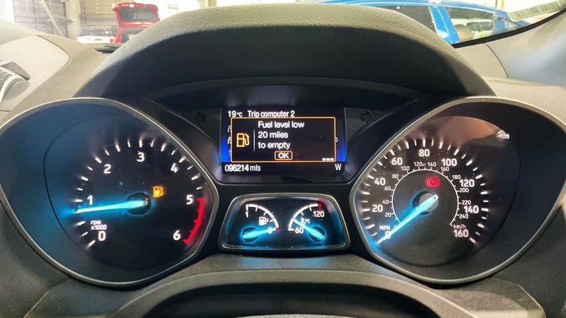 2017 Ford Kuga in blue — photo 7 of 10