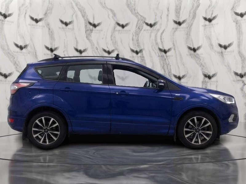 2017 Ford Kuga in blue — photo 8 of 13